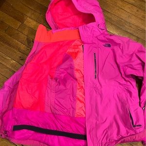 The North Face women’s XL pink fish is ski and snowboard jacket